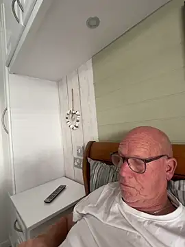 Snapshot of philefc chatting on October 4, 8:45 am philefc online show from October 4, 8:45 am