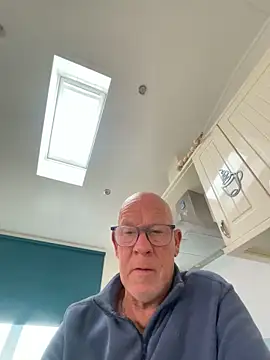 Snapshot of philefc chatting on October 7, 7:49 am philefc online show from October 7, 7:49 am