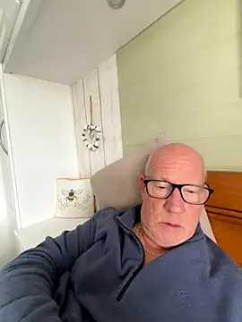 Snapshot of philefc chatting on November 28, 9:34 am philefc online show from November 28, 9:34 am