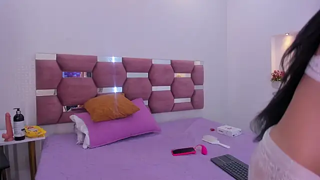 MelannyCollins   online show from October 7, 12:35 pm