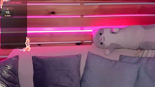 Emily Tylerr online show from October 16, 7:31 am