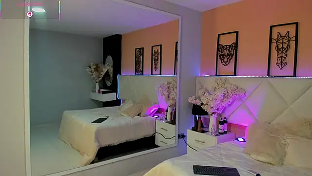 amy miller1 online show from October 31, 8:10 pm