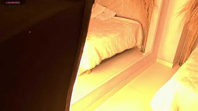 amy miller1 online show from November 21, 8:40 pm