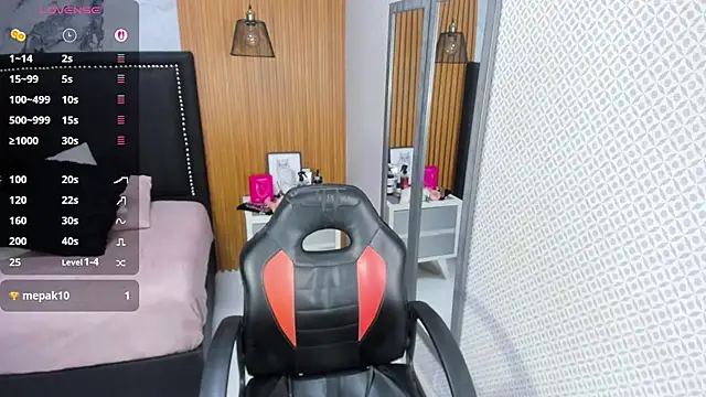 ROSIE MOSS online show from October 9, 7:34 pm