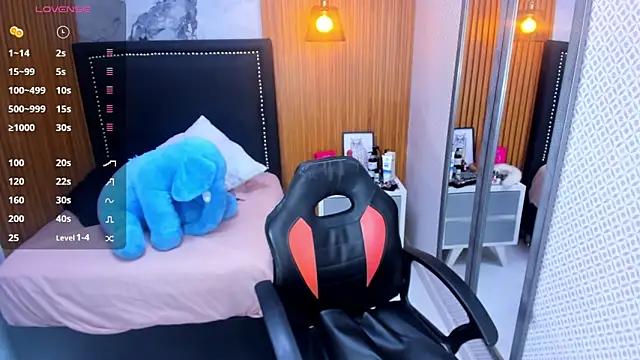 ROSIE MOSS online show from November 15, 3:30 pm