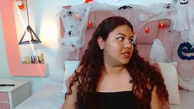 CloeStron online show from October 25, 6:57 pm