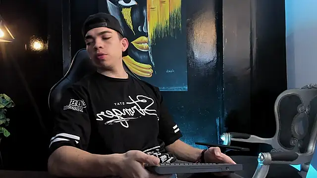 Eryonbradley online show from November 4, 11:20 am