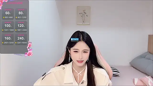 Snapshot of R_R6 chatting on October 14, 9:21 am R R6 online show from October 14, 9:21 am