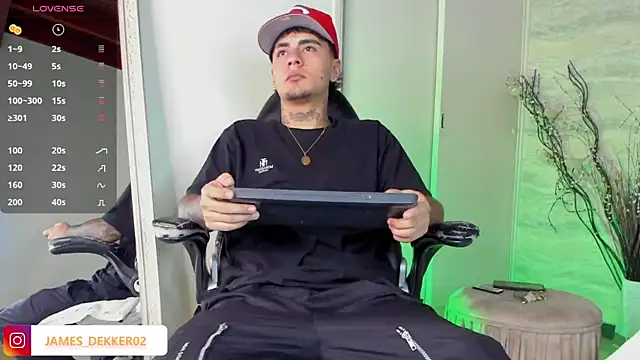 JamesDeker online show from September 8, 7:57 pm