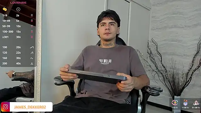 JamesDeker online show from October 15, 8:09 pm