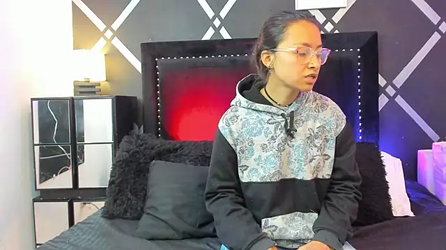 bravepetunia online show from October 10, 1:10 pm