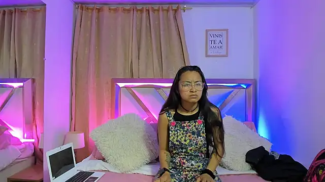 bravepetunia online show from October 17, 12:19 pm