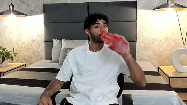 RaphaelDufort online show from November 22, 11:37 pm