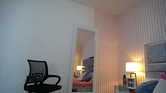 ViictoriaJones  online show from September 16, 1:45 pm