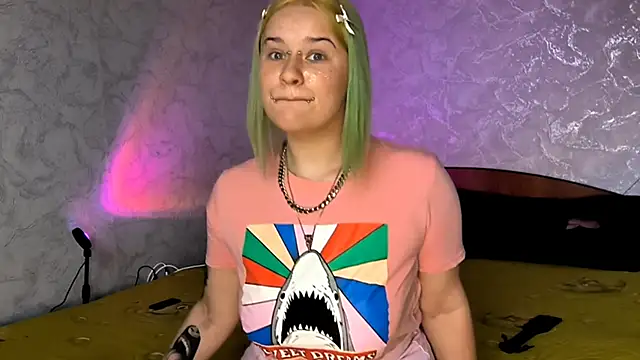 Snapshot of NeonNectar_ chatting on October 7, 1:52 pm NeonNectar online show from October 7, 1:52 pm