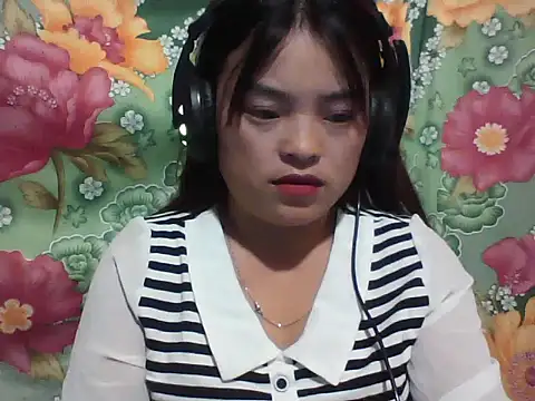 Snapshot of Loc_al chatting on September 13, 3:06 am Loc al online show from September 13, 3:06 am