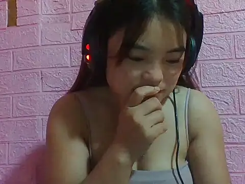 Snapshot of Loc_al chatting on October 15, 1:33 pm Loc al online show from October 15, 1:33 pm