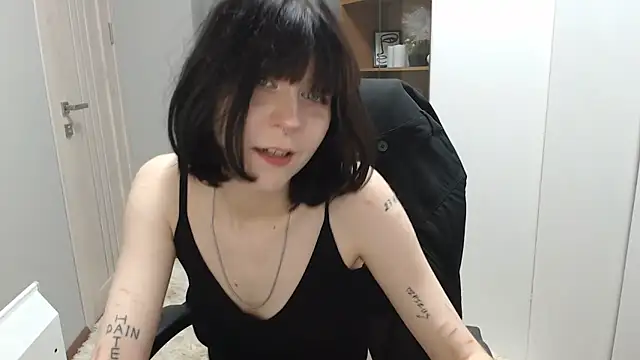 TinaQuiin online show from October 10, 8:02 am