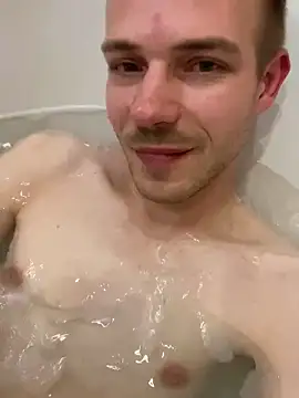 Snapshot of Skinny0150 chatting on November 21, 9:24 pm Skinny0150 online show from November 21, 9:24 pm