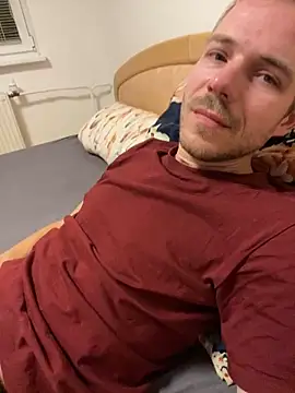 Snapshot of Skinny0150 chatting on December 17, 9:54 pm Skinny0150 online show from December 17, 9:54 pm