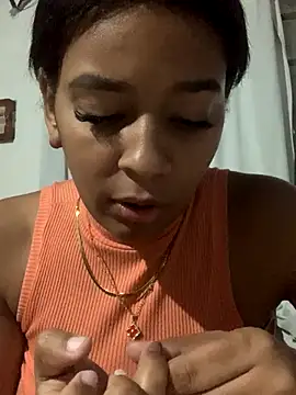 Snapshot of Crisschiavo chatting on December 18, 1:44 am Crisschiavo online show from December 18, 1:44 am