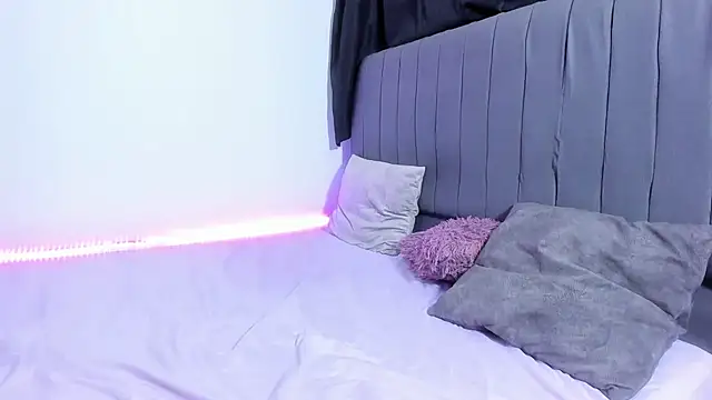 Snapshot of sexloversxxxXX chatting on January 18, 1:08 am sexloversxxxXX online show from January 18, 1:08 am