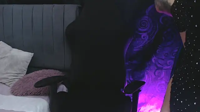 Snapshot of sexloversxxxXX chatting on March 8, 11:18 pm sexloversxxxXX online show from March 8, 11:18 pm