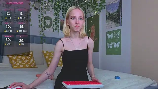 Snapshot of EmmaNovak chatting on October 10, 12:26 pm EmmaNovak online show from October 10, 12:26 pm