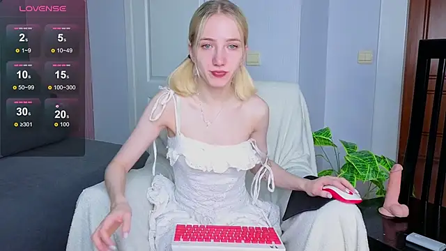 Snapshot of EmmaNovak chatting on November 15, 12:23 pm EmmaNovak online show from November 15, 12:23 pm