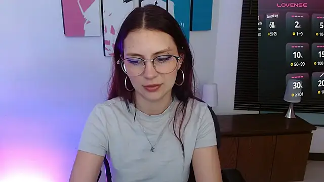 AlanaGarcia19 online show from September 18, 11:34 am