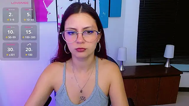 AlanaGarcia19 online show from October 28, 11:47 am