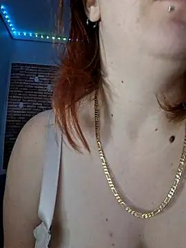 Snapshot of queenpeaches121 chatting on November 3, 11:48 pm queenpeaches121 online show from November 3, 11:48 pm