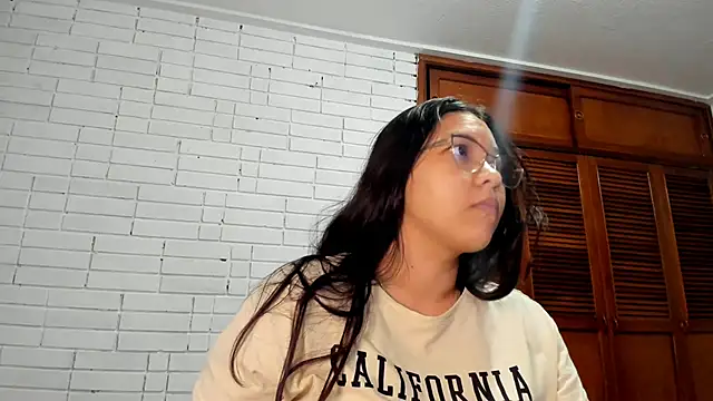 Naia Stant online show from November 6, 11:59 pm