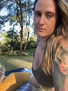 Snapshot of OdetteDelane chatting on October 8, 7:17 am OdetteDelane online show from October 8, 7:17 am