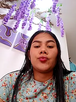 Snapshot of burbuja02 chatting on October 3, 2:14 pm burbuja02 online show from October 3, 2:14 pm