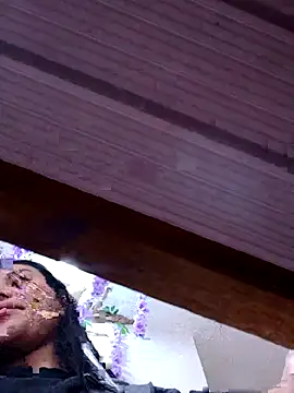 Snapshot of burbuja02 chatting on November 2, 2:30 pm burbuja02 online show from November 2, 2:30 pm