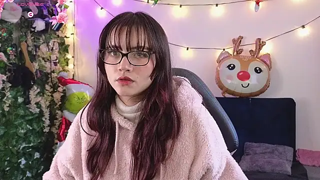 Snapshot of MiaVelvetDoll chatting on December 15, 2:21 pm MiaVelvetDoll online show from December 15, 2:21 pm