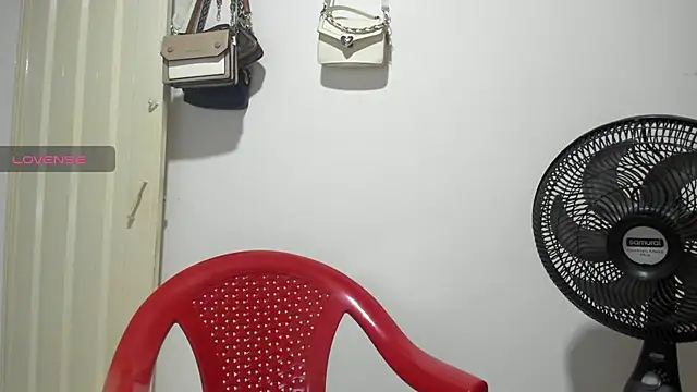 Snapshot of karlys01 chatting on September 28, 2:50 am karlys01 online show from September 28, 2:50 am