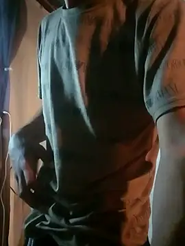 LUISSLEONN0958 online show from November 5, 8:25 am