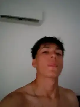 LUISSLEONN0958 online show from November 9, 10:30 pm