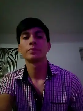 LUISSLEONN0958 online show from December 2, 4:07 am