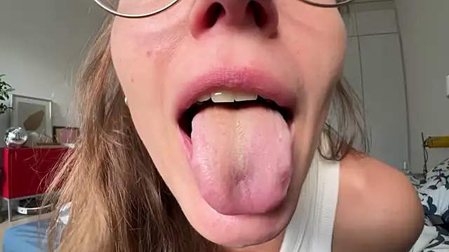 Scorpion Peach online show from October 9, 2:26 pm