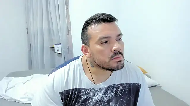 Snapshot of denny_scobar chatting on January 12, 3:28 am denny scobar online show from January 12, 3:28 am