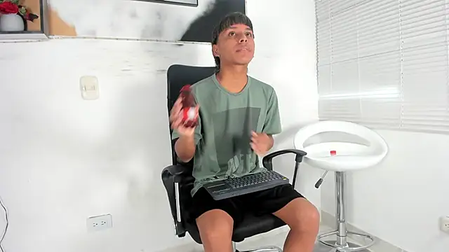 tyler twink boy online show from September 27, 1:05 pm