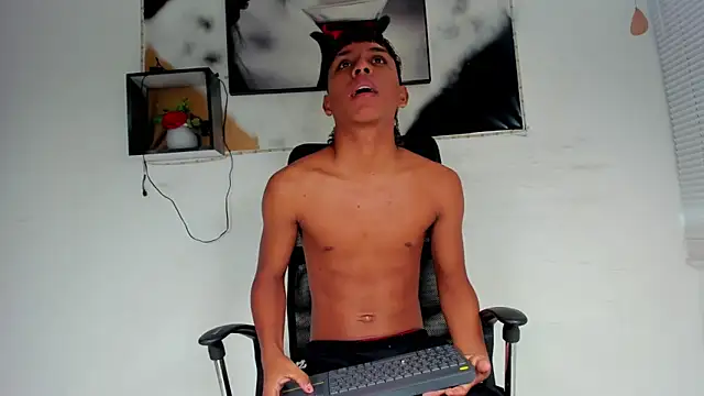 tyler twink boy online show from November 10, 12:37 pm