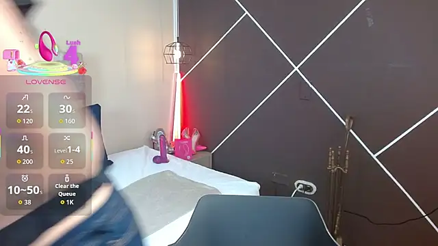 Snapshot of ScarletHott_ chatting on October 14, 11:55 am ScarletHott online show from October 14, 11:55 am