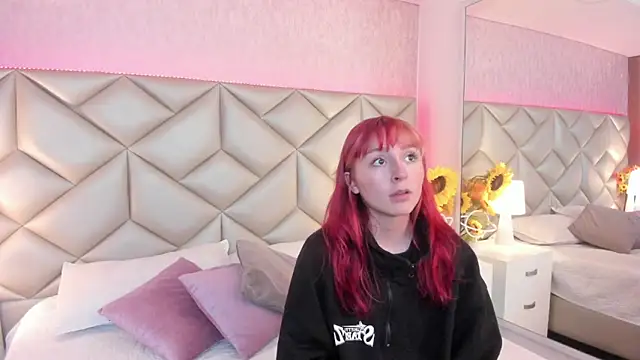 dafnne hall online show from October 7, 4:20 am