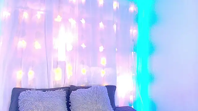 Snapshot of LilyRousee chatting on November 15, 6:15 pm LilyRousee online show from November 15, 6:15 pm