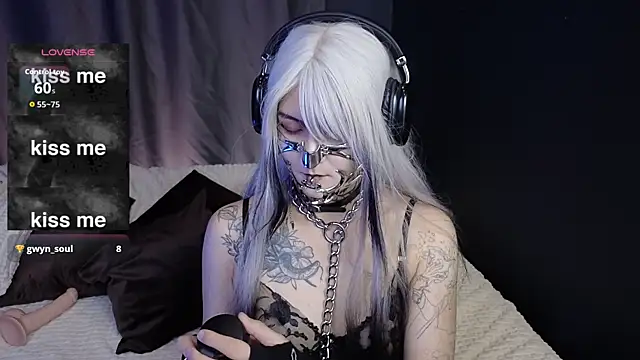 Snapshot of GothXRaven chatting on October 7, 3:42 pm GothXRaven online show from October 7, 3:42 pm