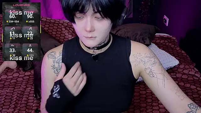 Snapshot of GothXRaven chatting on October 13, 4:18 pm GothXRaven online show from October 13, 4:18 pm